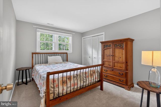 9801 MEADOW VALLEY DR, Vienna, VA 22181