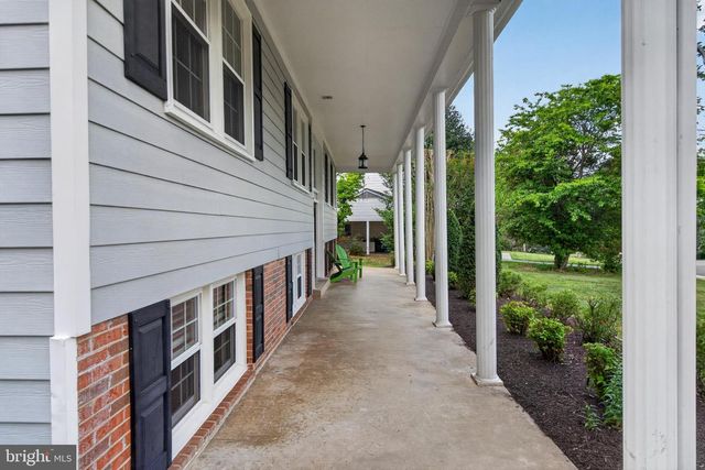 9801 MEADOW VALLEY DR, Vienna, VA 22181