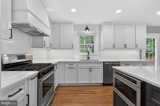 9801 MEADOW VALLEY DR, Vienna, VA 22181