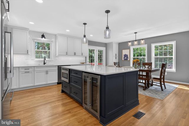9801 MEADOW VALLEY DR, Vienna, VA 22181