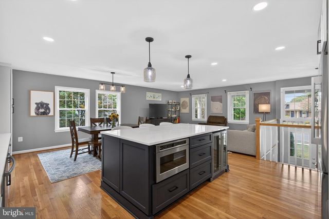 9801 MEADOW VALLEY DR, Vienna, VA 22181