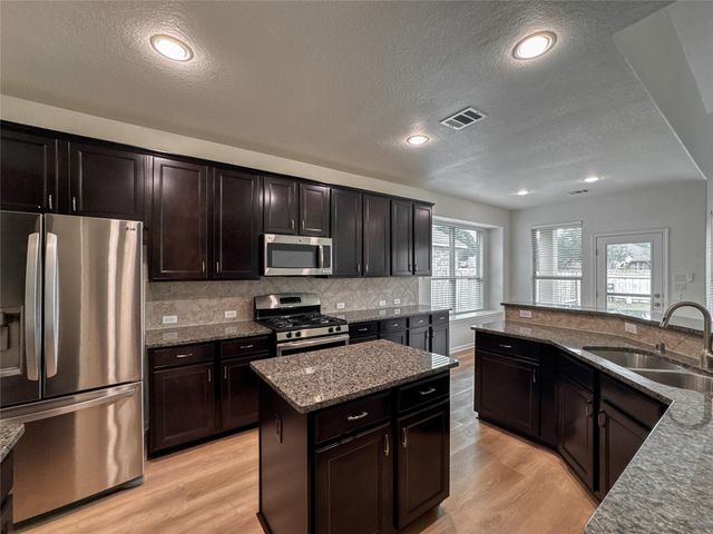 235 Soaring Pines Place, Montgomery, TX 77316