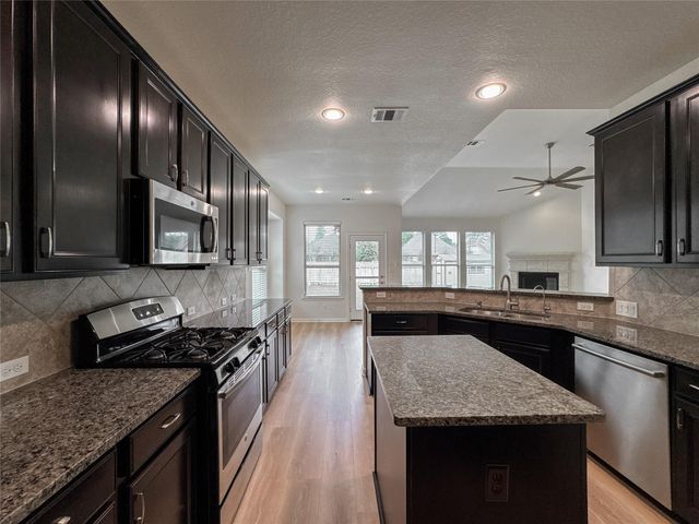 235 Soaring Pines Place, Montgomery, TX 77316
