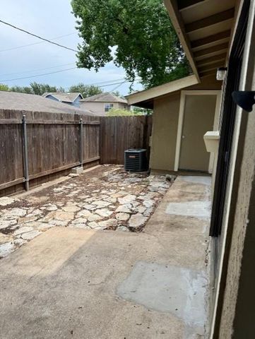2807-A Parker LN A, Austin, TX 78741