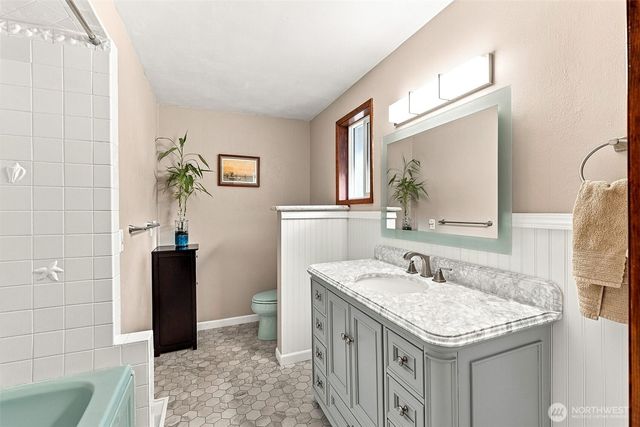 5508 South Bay Terrace Drive NE, Olympia, WA 98516