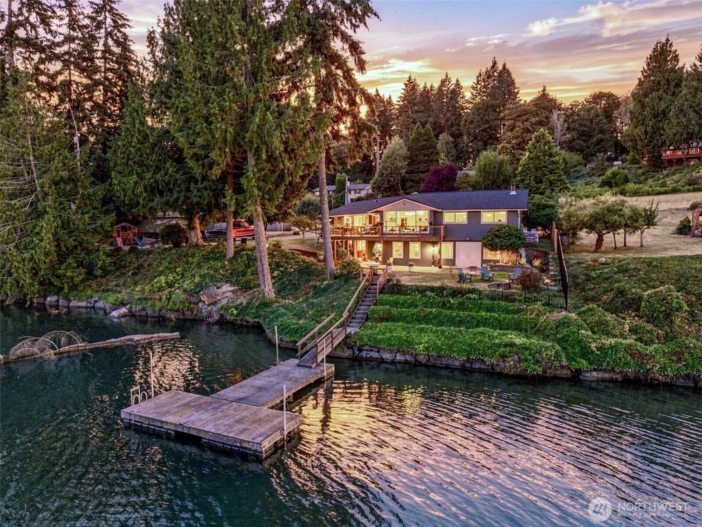 5508 South Bay Terrace Drive NE, Olympia, WA 98516