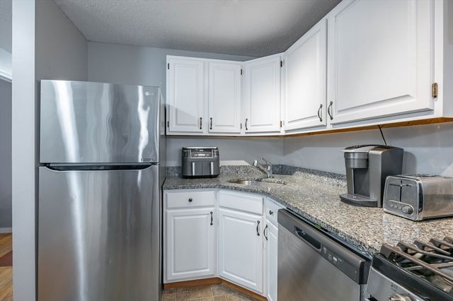 109 Pilgrim Rd 109, Haverhill, MA 01832