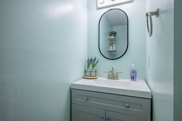 109 Pilgrim Rd 109, Haverhill, MA 01832