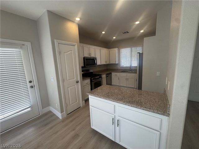 1521 Tillman Falls Avenue, Las Vegas, NV 89183
