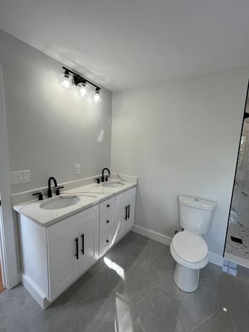 46 Emond St A, Northbridge, MA 01534