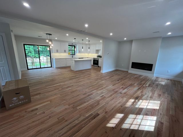 46 Emond St A, Northbridge, MA 01534