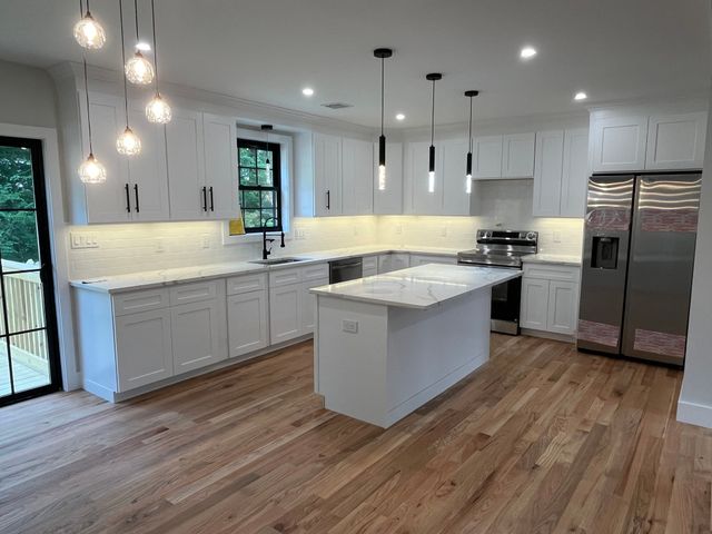 46 Emond St A, Northbridge, MA 01534