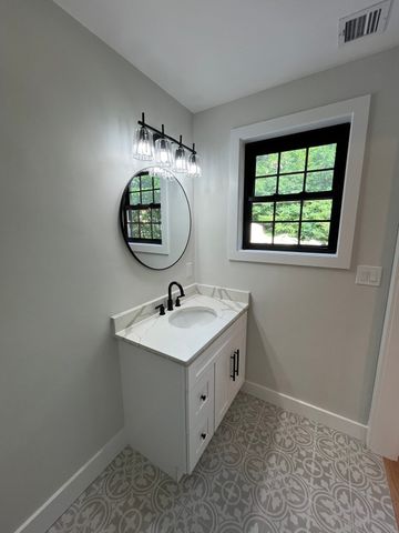 46 Emond St A, Northbridge, MA 01534