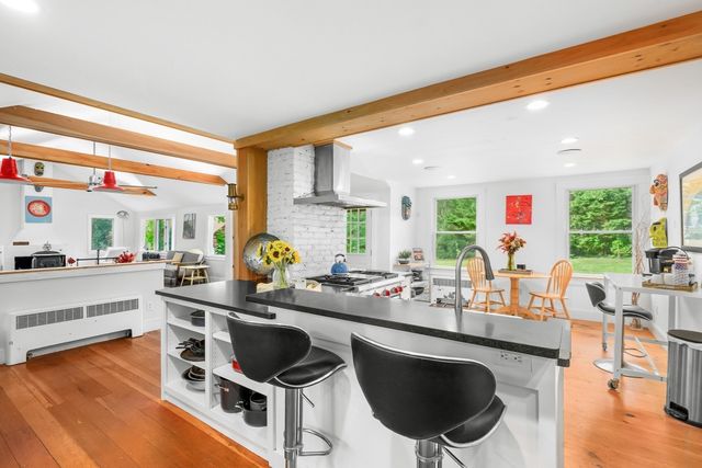 204 Waquoit Hwy, Falmouth, MA 02536