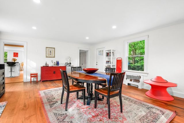 204 Waquoit Hwy, Falmouth, MA 02536