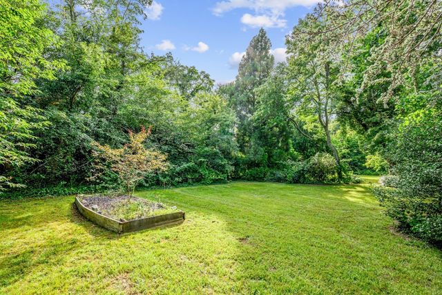 204 Waquoit Hwy, Falmouth, MA 02536