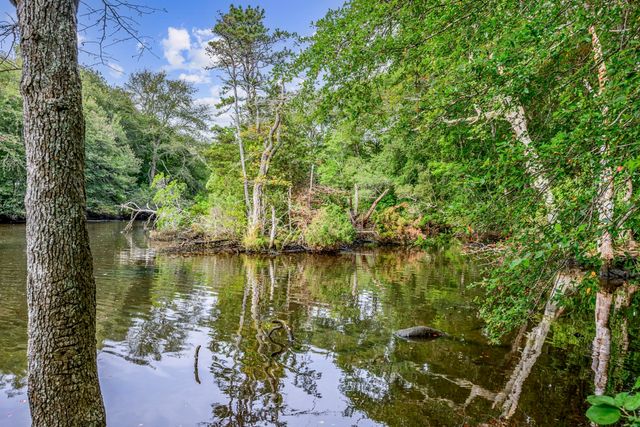 204 Waquoit Hwy, Falmouth, MA 02536