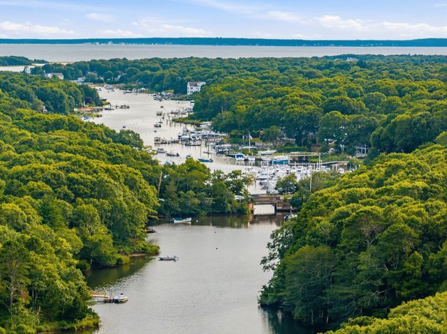 204 Waquoit Hwy, Falmouth, MA 02536