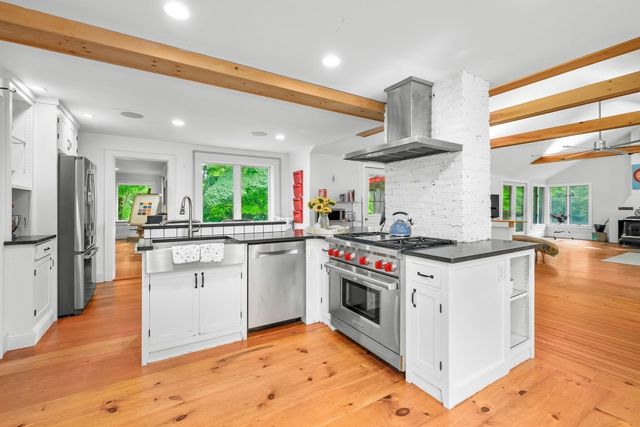 204 Waquoit Hwy, Falmouth, MA 02536