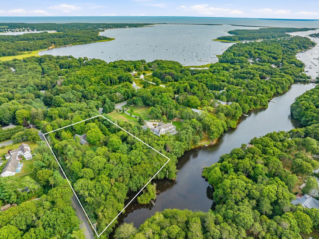 204 Waquoit Hwy, Falmouth, MA 02536