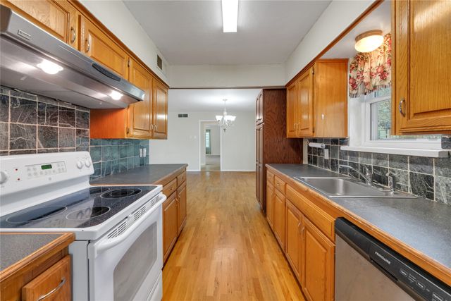 1020 Tower Drive, Cedar Hill, TX 75104