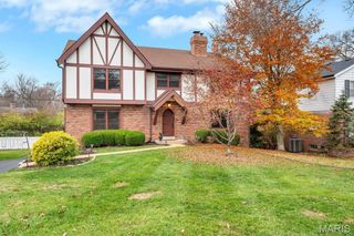 49 Granada Way, Ladue, MO 63124