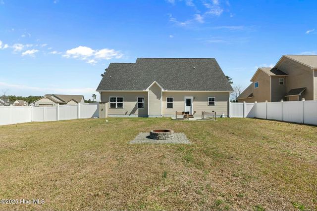 609 Duncan Drive, Richlands, NC 28574