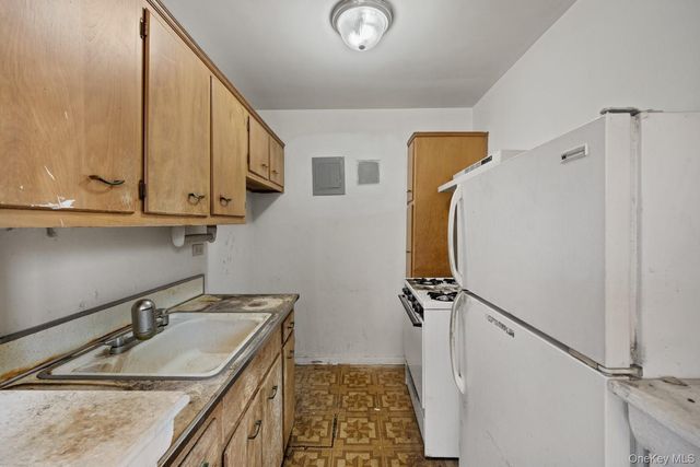 9906 58th Avenue 5L, Corona, NY 11368