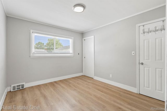 6118 Amboy Street, Dearborn Heights, MI 48127