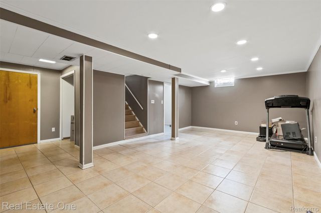 6118 Amboy Street, Dearborn Heights, MI 48127