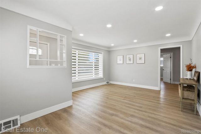 6118 Amboy Street, Dearborn Heights, MI 48127