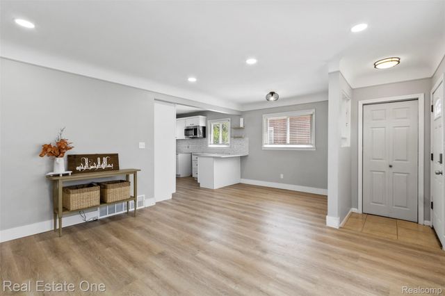 6118 Amboy Street, Dearborn Heights, MI 48127