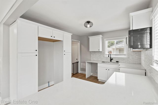 6118 Amboy Street, Dearborn Heights, MI 48127