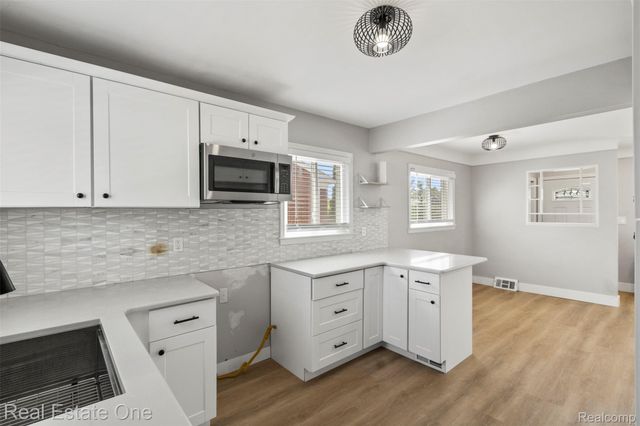 6118 Amboy Street, Dearborn Heights, MI 48127