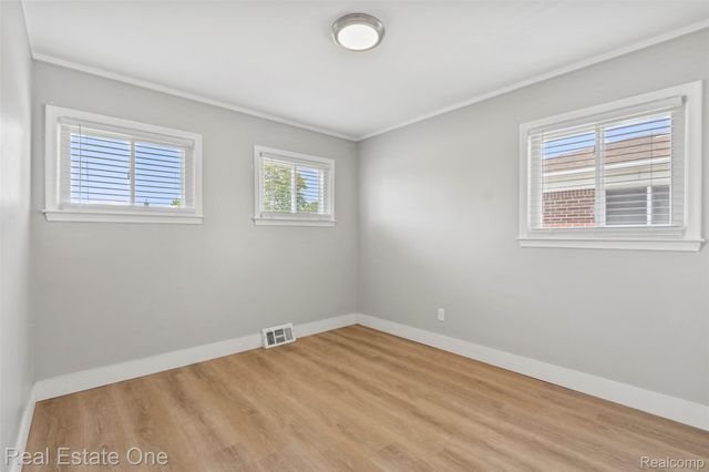 6118 Amboy Street, Dearborn Heights, MI 48127