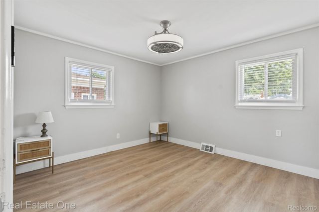 6118 Amboy Street, Dearborn Heights, MI 48127