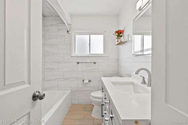 6118 Amboy Street, Dearborn Heights, MI 48127