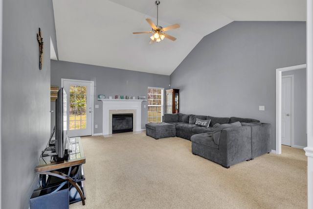 1004 Notting Hill Dr, Gallatin, TN 37066