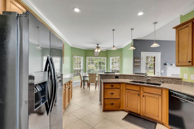 1004 Notting Hill Dr, Gallatin, TN 37066