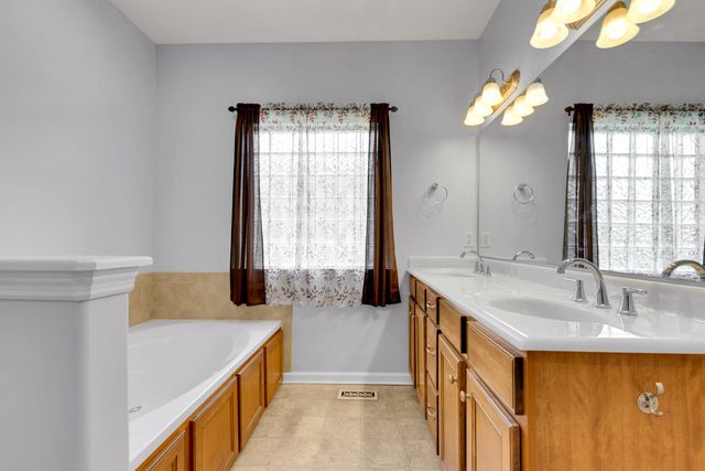 1004 Notting Hill Dr, Gallatin, TN 37066