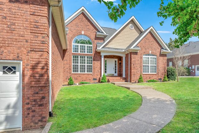 1004 Notting Hill Dr, Gallatin, TN 37066