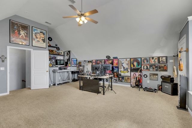 1004 Notting Hill Dr, Gallatin, TN 37066