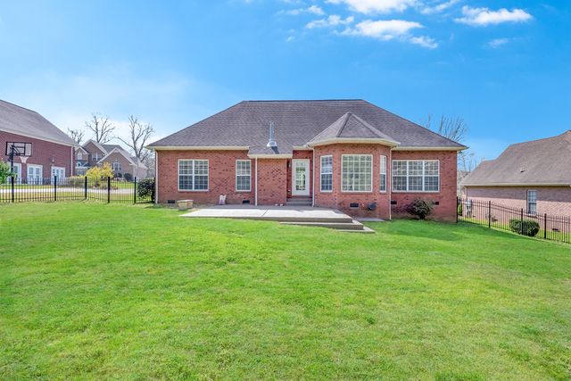 1004 Notting Hill Dr, Gallatin, TN 37066