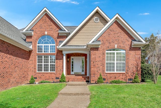 1004 Notting Hill Dr, Gallatin, TN 37066