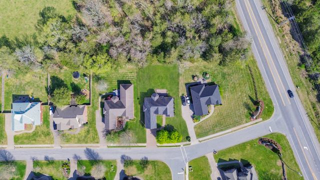 1004 Notting Hill Dr, Gallatin, TN 37066