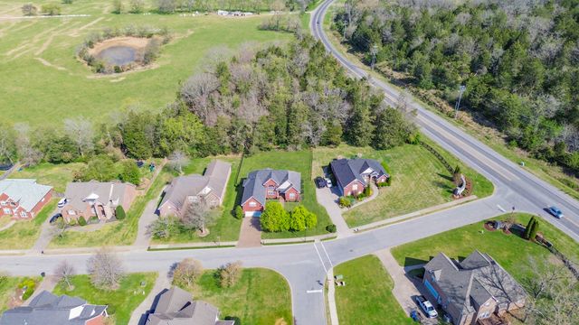 1004 Notting Hill Dr, Gallatin, TN 37066