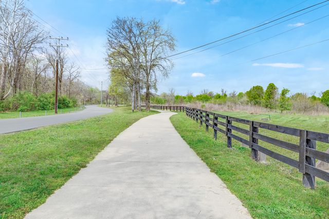 1004 Notting Hill Dr, Gallatin, TN 37066