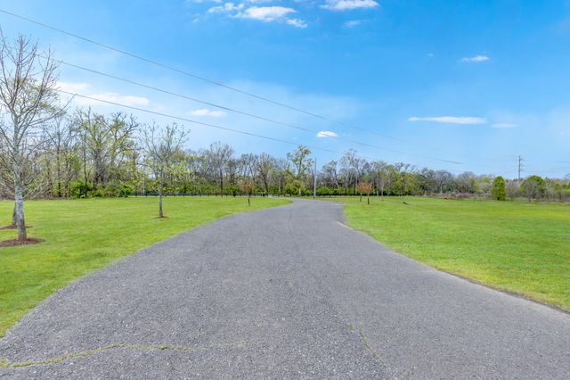 1004 Notting Hill Dr, Gallatin, TN 37066