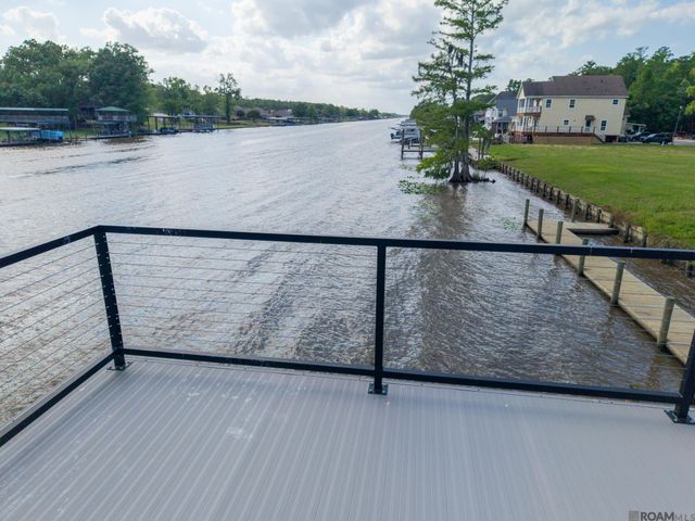 18718 Bayou Pierre Dr, Maurepas, LA 70449