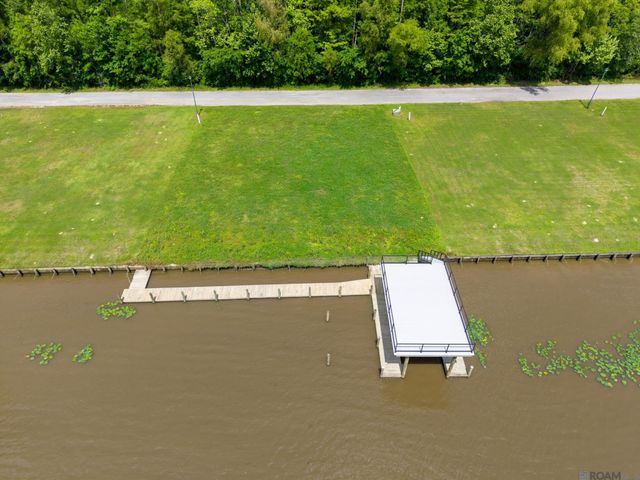 18718 Bayou Pierre Dr, Maurepas, LA 70449